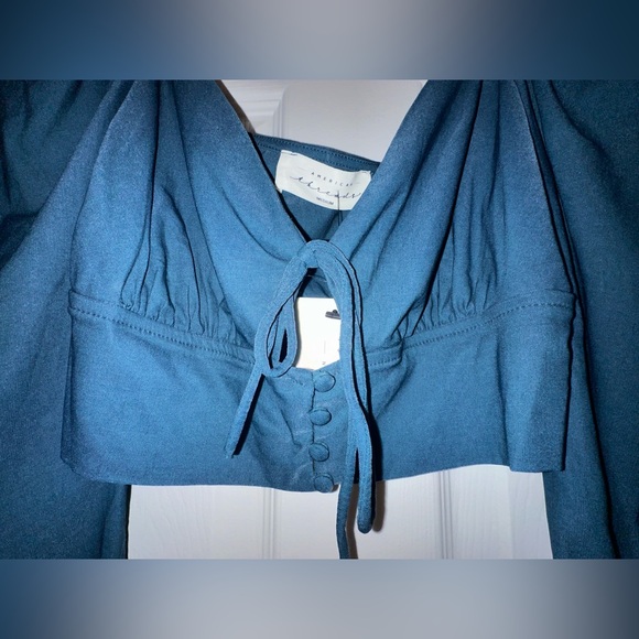 American Threads Medium Teal Cropped Tie Front Top - Picture 3 of 5